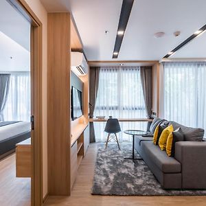 Destiny63 Ekamai Apartment
